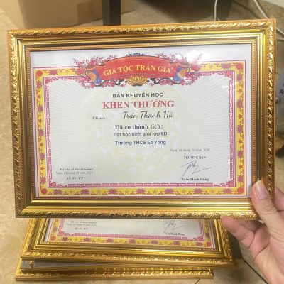 Đơn khung giấy khen khuyến học viền vàng xưởng Duyên Tranh làm theo số lượng