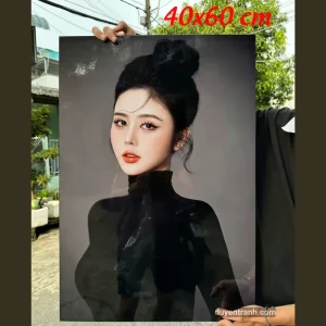 Ảnh tráng gương bo viền treo phòng khách sang trọng