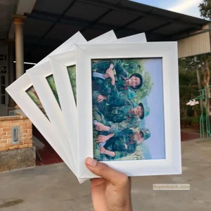 Khung ảnh 13x18 để bàn thành phẩm in cho chú bộ đội để bàn