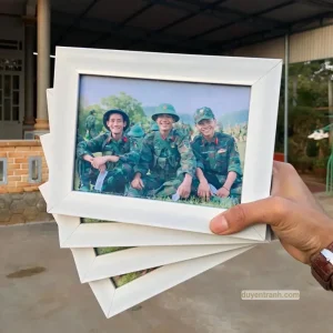 Khung ảnh 13x18 để bàn thành phẩm in cho chú bộ đội