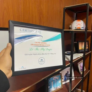 Khung A4 đen kèm giấy chứng nhận in sẵn