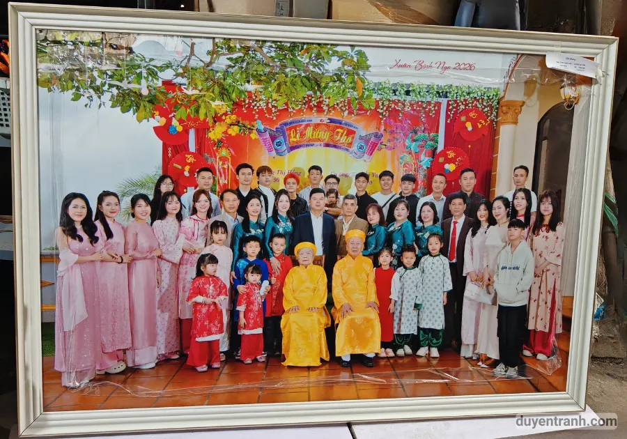In ảnh mừng thọ khổ lớn kèm khung - Chụp sát bức ảnh đại gia đình dịp lễ mừng thọ ông bà