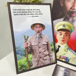 Ảnh chụp trực tiếp tranh bác Hồ dán tường