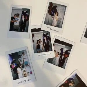 In ảnh Polaroid từ điện thoại — nhiều tấm ảnh Polaroid chụp gia đình