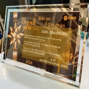 Khung bằng khen kính pha lê để bàn xoay ngang