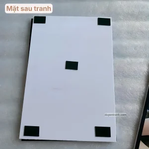 Keo dán ở mặt sau của tranh