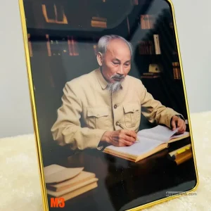 Tranh bác hồ làm việc mẫu 3