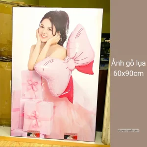 Ảnh cưới ép gỗ lụa 60x90 treo tường tại xưởng Duyên Tranh