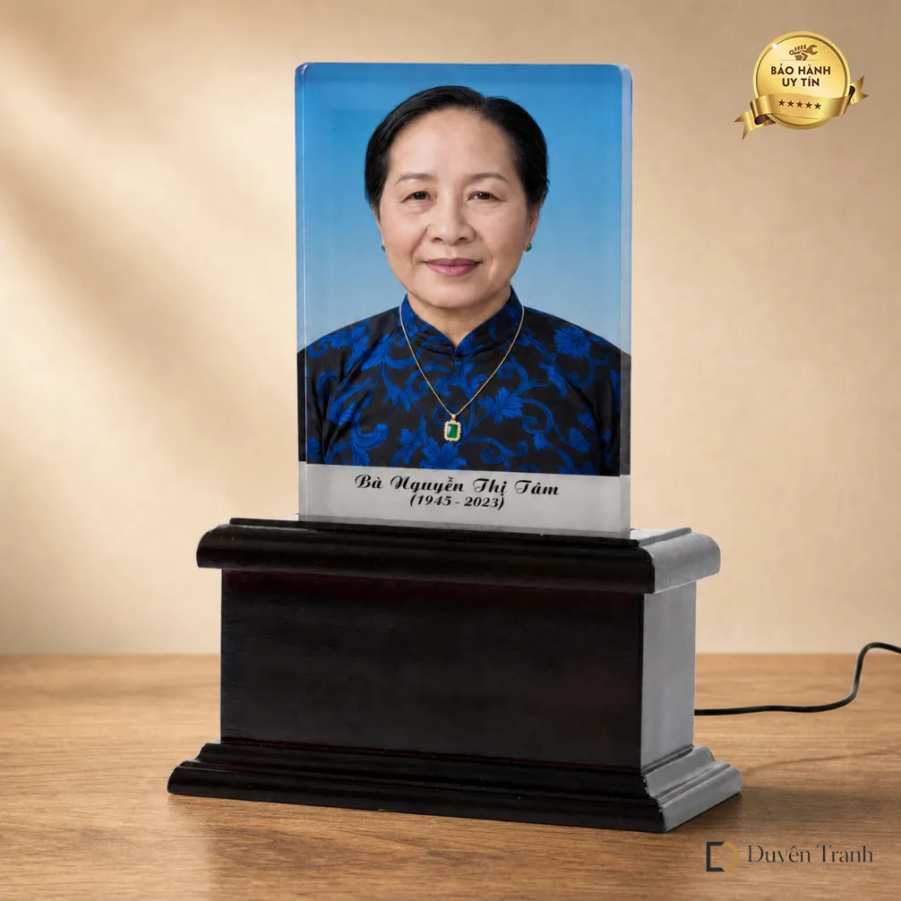 Ảnh thờ pha lê đế gỗ trơn có đèn LED - mẫu 2