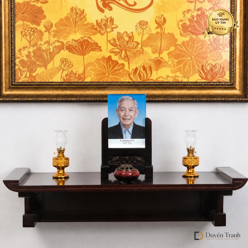 Ảnh thờ pha lê khung gỗ chạm hoa văn - mẫu 3