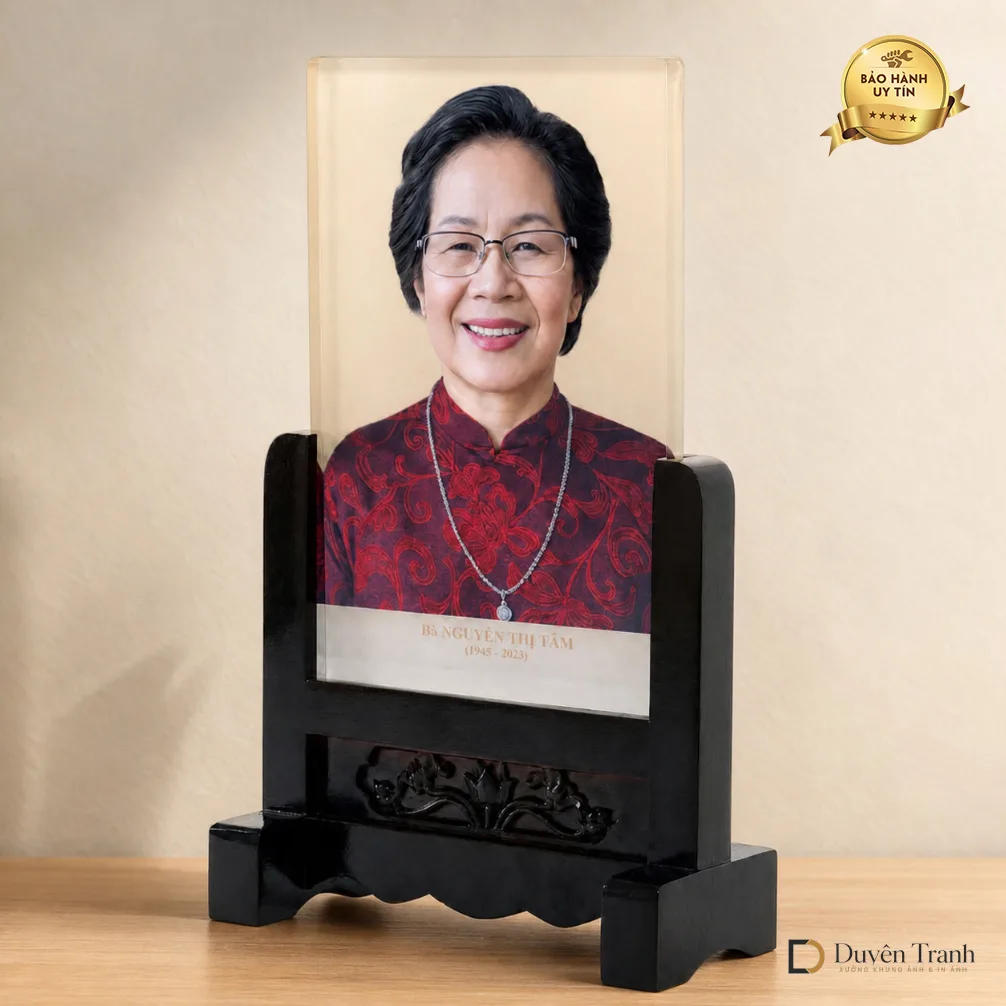 Ảnh thờ pha lê khung gỗ chạm hoa văn - mẫu 6