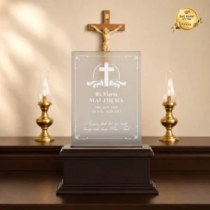 Bài vị pha lê Công giáo khắc thánh giá - mẫu 2