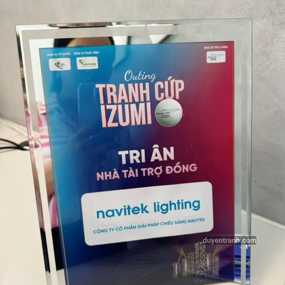 Kỷ niệm chương pha lê tri ân nhà tài trợ do Duyên Tranh sản xuất