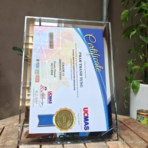 Khung chứng chỉ A4 kính tràn đặt theo chiều dọc